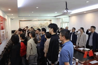 杨家院子 重温誓词